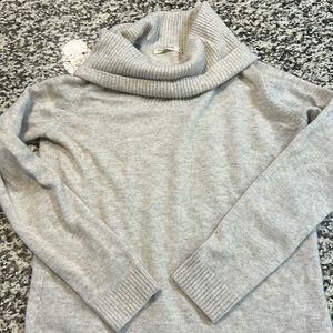 Cashmere gray turtle neck sweater S